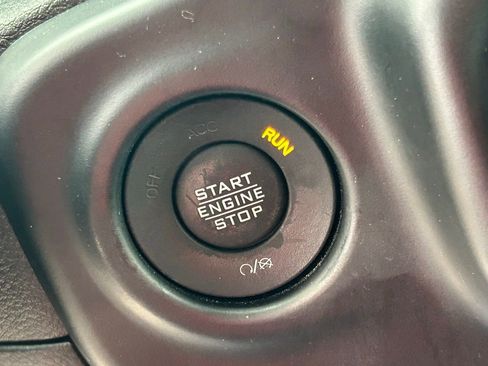 Used 2022 Jeep Wrangler Unlimited Sahara image 30