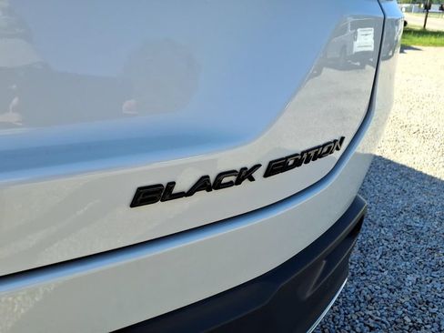 Used 2025 Honda Pilot Black Edition image 7