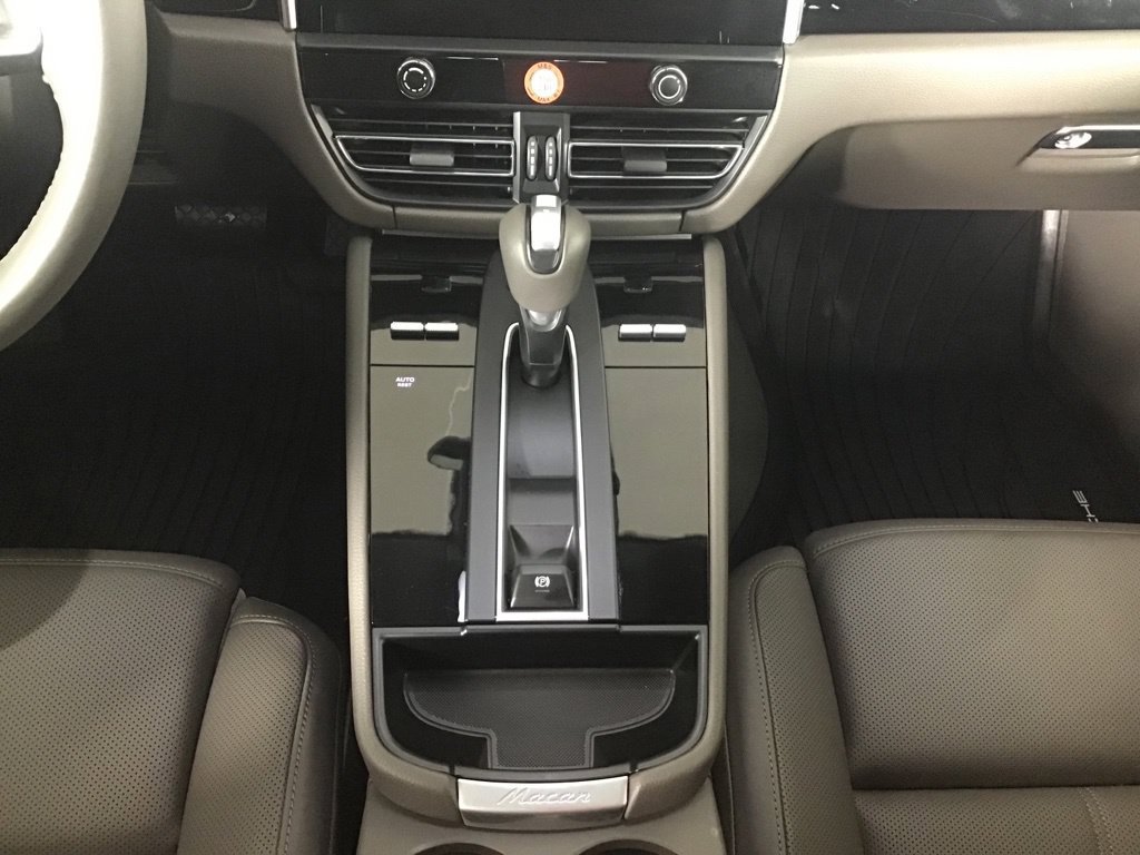 Certified 2026 Porsche Macan AWD/4WD image 24