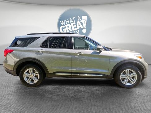 Used 2020 Ford Explorer XLT w/ Comfort Package AWD/4WD image 2