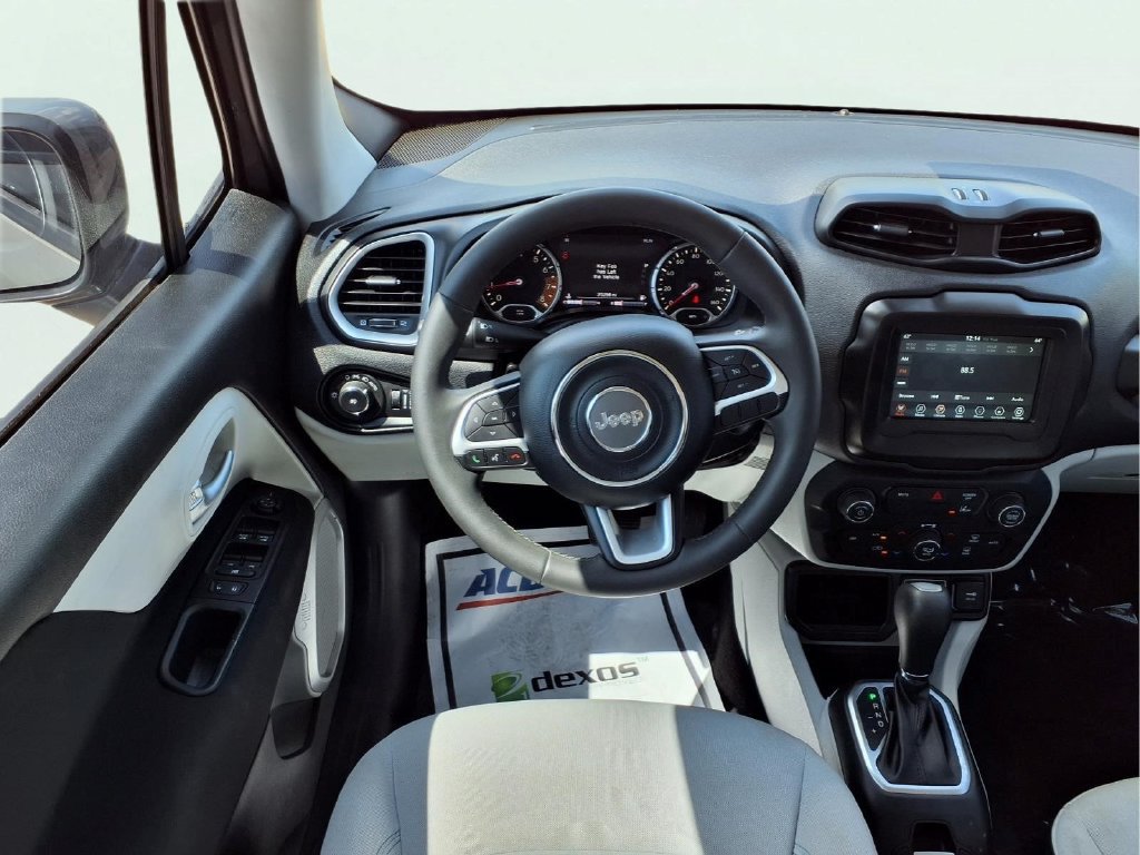 Used 2021 Jeep Renegade Latitude FWD image 9