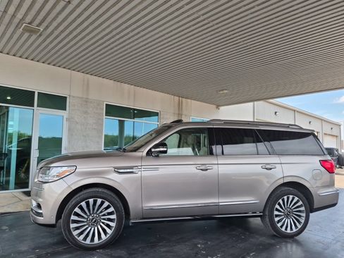 Used 2020 Lincoln Navigator Reserve w/ Luxury Package RWD image 2