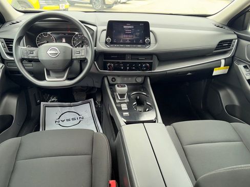 Used 2025 Nissan Rogue S FWD image 21