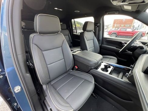 New 2025 Chevrolet Suburban Premier image 17
