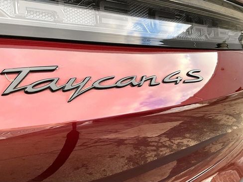 Used 2021 Porsche Taycan 4S image 24