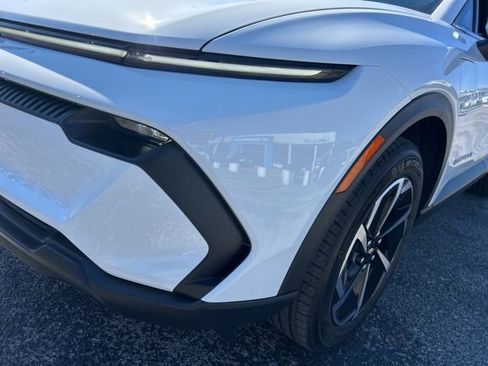 New 2026 Chevrolet Equinox EV LT image 9