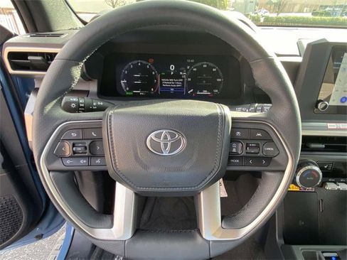 Used 2025 Toyota 4Runner TRD Off-Road image 19