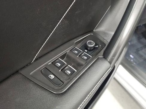 Used 2022 Volkswagen Tiguan SE image 13