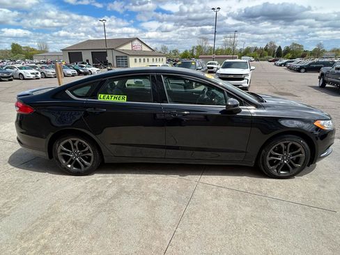 Used 2018 Ford Fusion SE w/ Equipment Group 201A FWD image 4