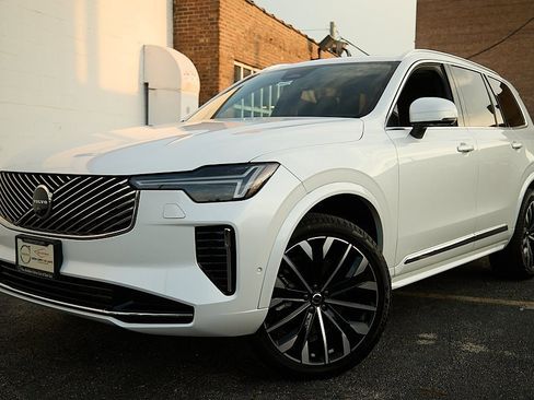 New 2025 Volvo XC90 B6 Plus w/ Protection Package Premier image 2