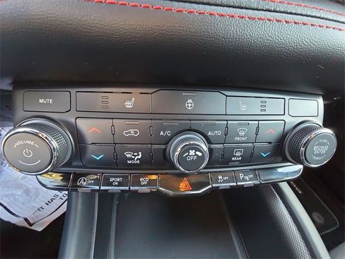 Used 2023 Dodge Durango GT image 27