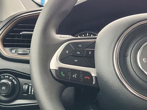 Used 2023 Jeep Renegade Latitude AWD/4WD image 28
