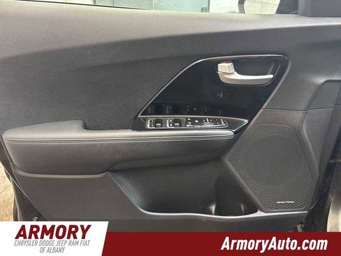 Used 2022 Kia Niro EX w/ Cold Weather Package image 7