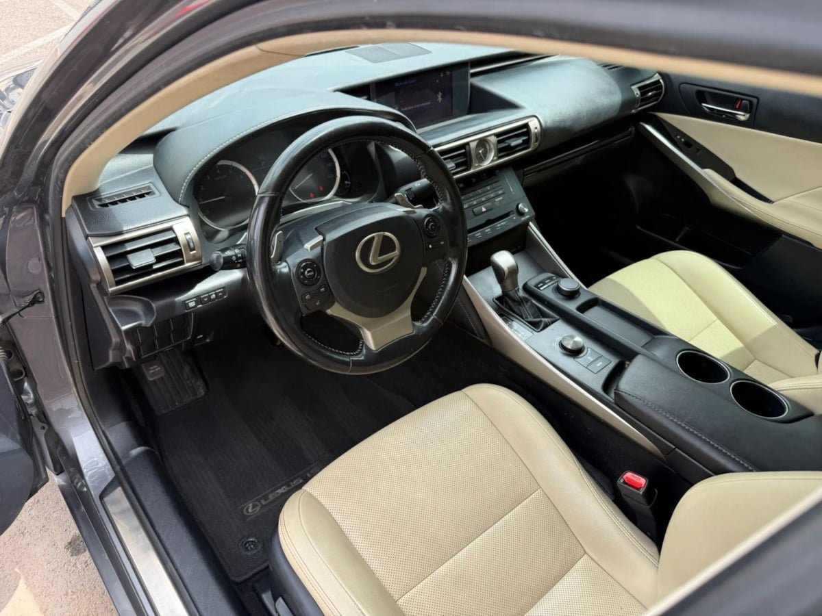 Used 2016 Lexus IS 200t RWD image 18