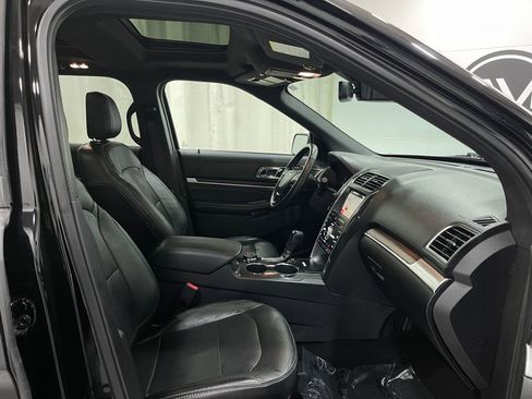 Used 2018 Ford Explorer Limited w/ Equipment Group 301A image 34