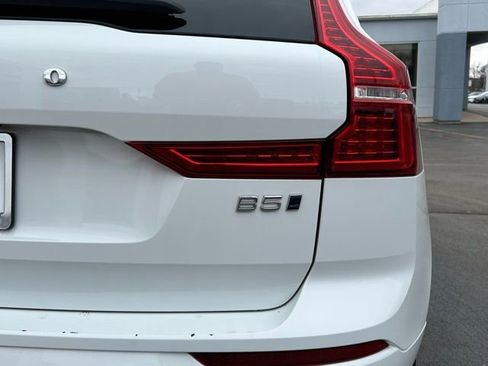 Used 2022 Volvo XC60 B5 Momentum image 10
