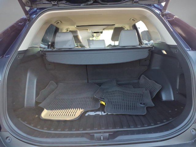 Certified 2022 Toyota RAV4 XLE Premium AWD/4WD image 31