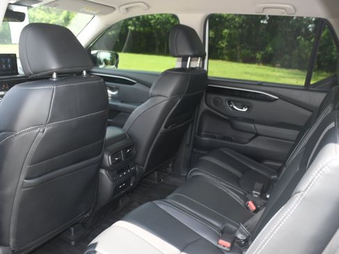 Used 2025 Honda Pilot EX-L image 16