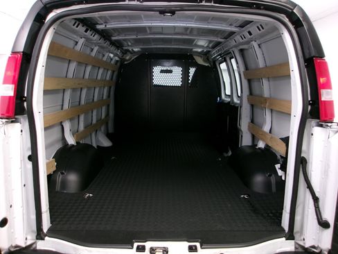 Used 2025 Chevrolet Express 2500 w/ Driver Convenience Package RWD image 10