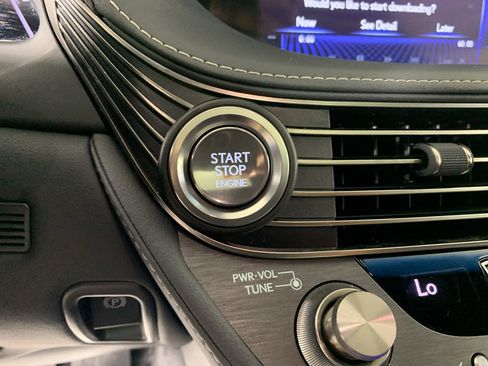 Used 2020 Lexus LS 500 w/ Interior Upgrade Package RWD image 17