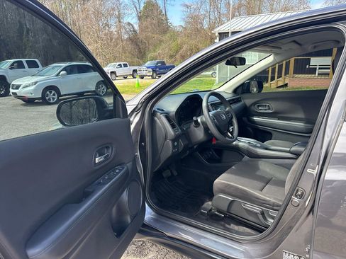 Used 2017 Honda HR-V LX image 9