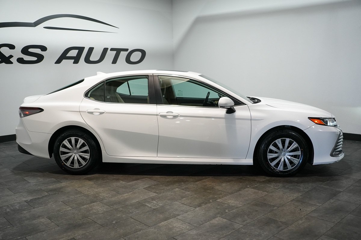 Used 2022 Toyota Camry LE w/ Audio Upgrade Package FWD image 5