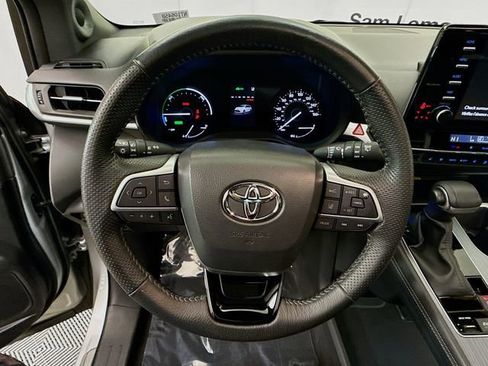 Used 2023 Toyota Sienna XSE AWD/4WD image 11