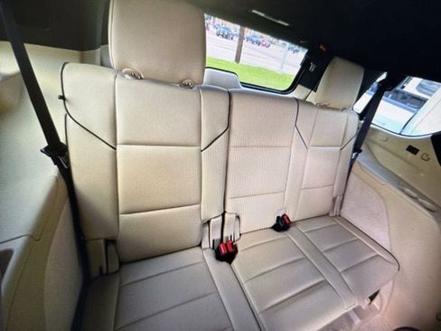 Used 2021 Cadillac Escalade Premium Luxury AWD/4WD image 12