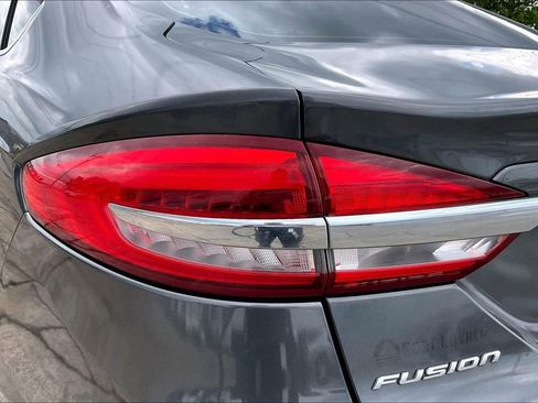 Used 2017 Ford Fusion SE w/ Fusion SE Technology Package FWD image 20