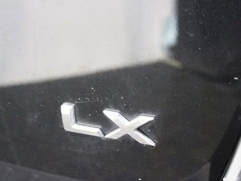 Used 2016 Kia Sedona LX w/ LX Convenience Package image 9