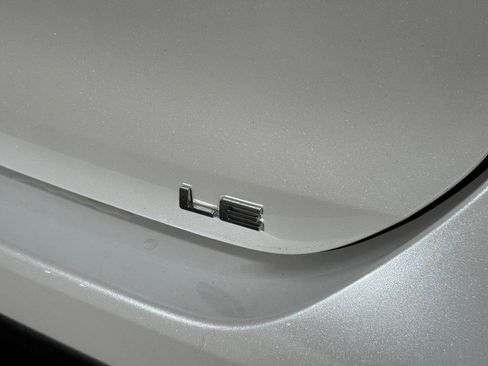 Used 2023 Toyota Highlander LE image 6