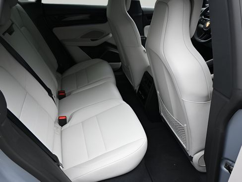 Certified 2025 Porsche Macan 4S Electric AWD/4WD image 11