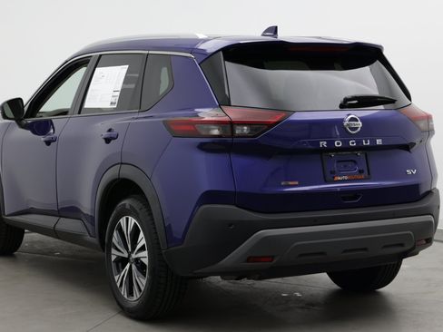 Used 2021 Nissan Rogue SV w/ Premium Package FWD image 5