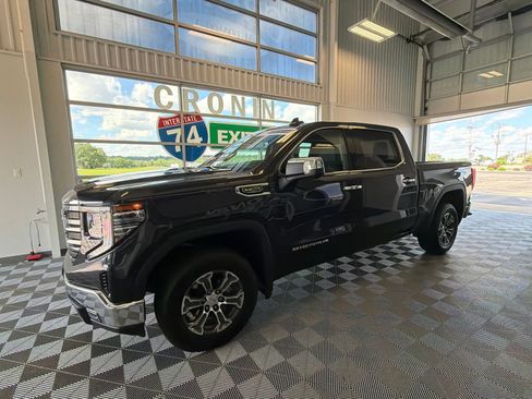 Used 2025 GMC Sierra 1500 SLT AWD/4WD image 3