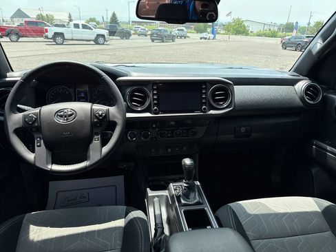 Used 2022 Toyota Tacoma TRD Off-Road AWD/4WD image 14