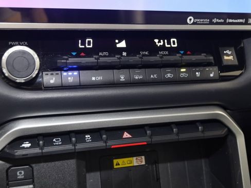 Used 2024 Toyota Tundra Platinum image 32