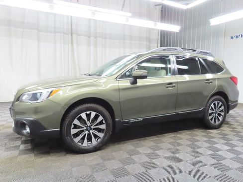 Used 2017 Subaru Outback 2.5i Limited AWD/4WD image 7