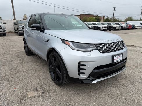 Used 2024 Land Rover Discovery Metropolitan Edition image 9