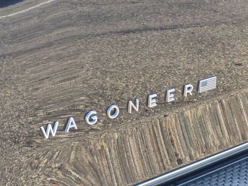 Used 2024 Jeep Wagoneer Series III AWD/4WD image 9