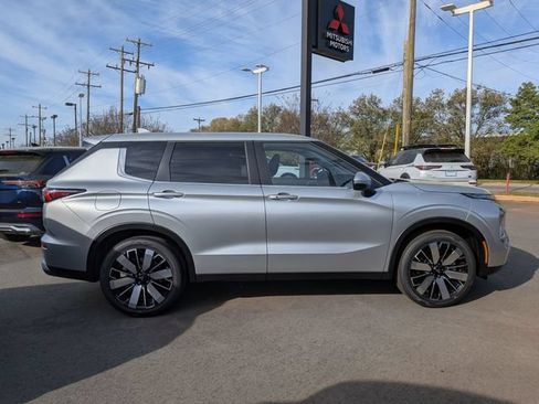 New 2026 Mitsubishi Outlander SE FWD image 2