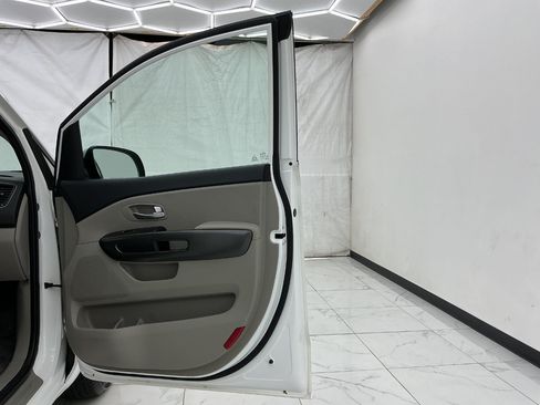 Used 2020 Kia Sedona L FWD image 19