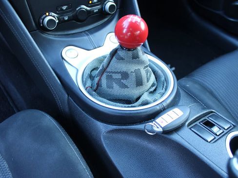 Used 2018 Nissan 370Z Coupe RWD image 14
