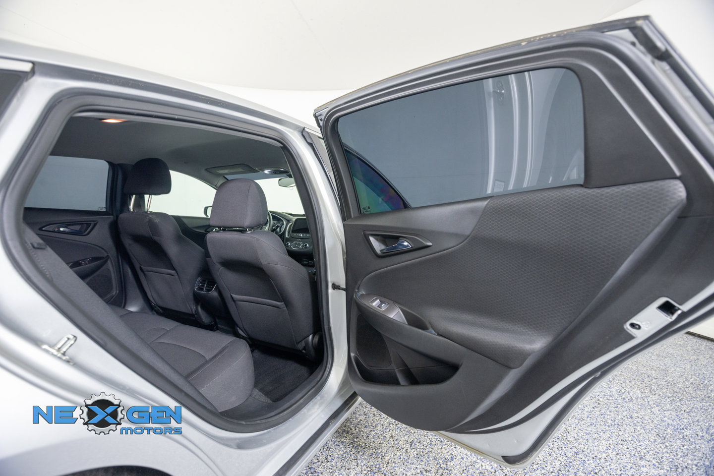 Used 2022 Chevrolet Malibu LT FWD image 34