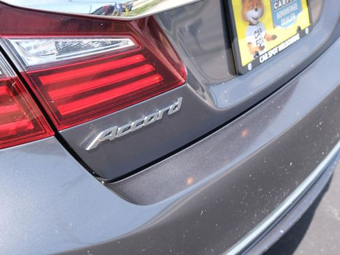 Used 2017 Honda Accord EX image 12