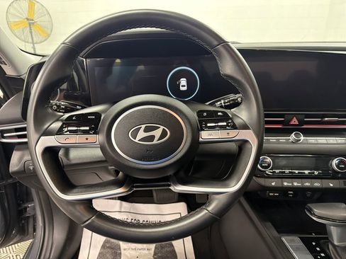 Used 2025 Hyundai Elantra SEL image 20