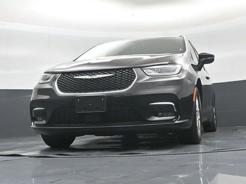 Used 2025 Chrysler Pacifica Select FWD image 44