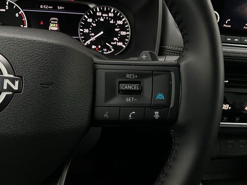 Used 2025 Nissan Rogue SV image 34