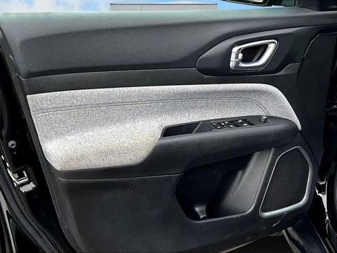 Used 2024 Jeep Compass Latitude image 28