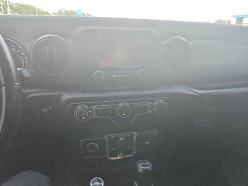 Used 2019 Jeep Wrangler Unlimited Sport S AWD/4WD image 11