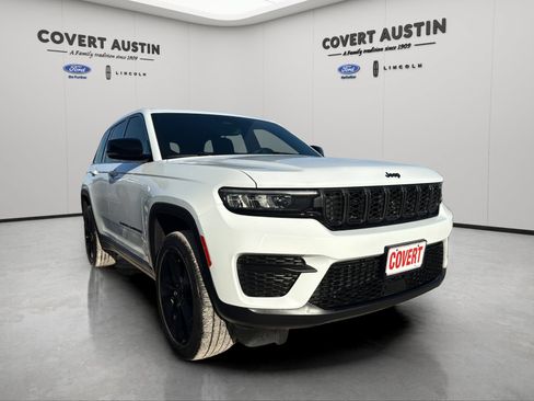 Used 2022 Jeep Grand Cherokee Altitude RWD image 7